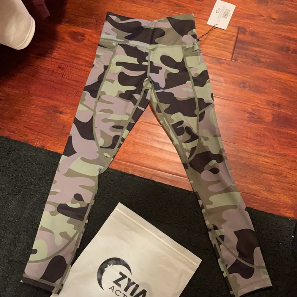 COPY - Zyia size 0 camo pocket light n tight